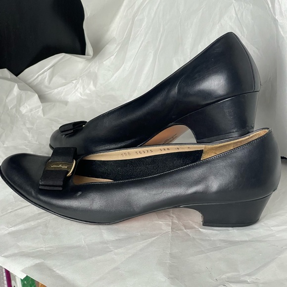 Vintage Preloved Classic Salvatore Ferragamo Vara Bow Leather Heel Shoes - Picture 4 of 17